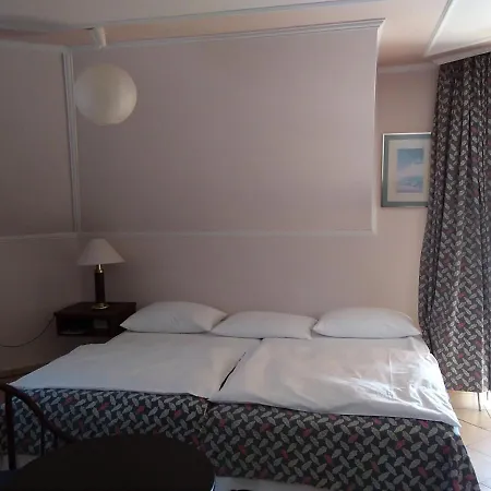Castelinho Apartmanhaz Gyenesdias