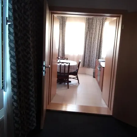 Castelinho Apartmanhaz Gyenesdiás
